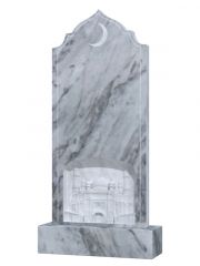 Памятник из мрамора с мечетью внизу